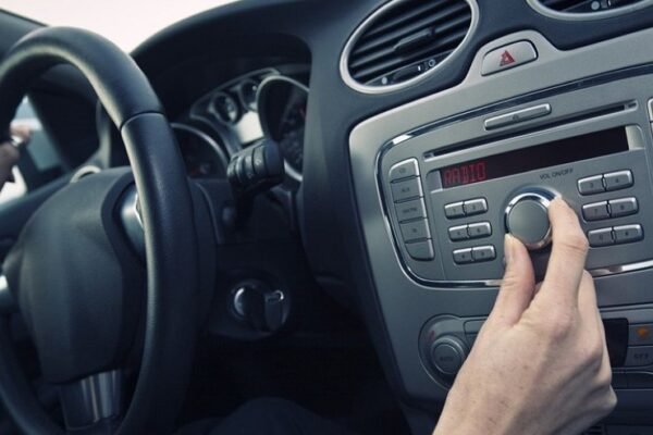 У Дніпрі в FM-діапазоні почали ловити російське пропагандистське радіо (ВІДЕО)