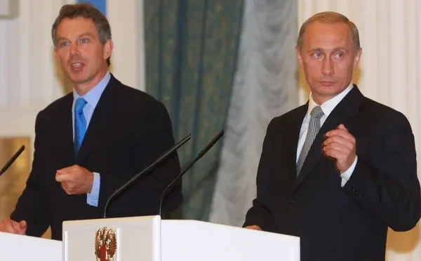 Експрем’єр Британії подарував Путіну срібні запонки: Британці “розсекретили” деякі архівні дані