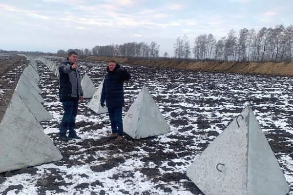 В Курській області на Росії почали будувати протитанкову лінію оборони (ФОТО)
