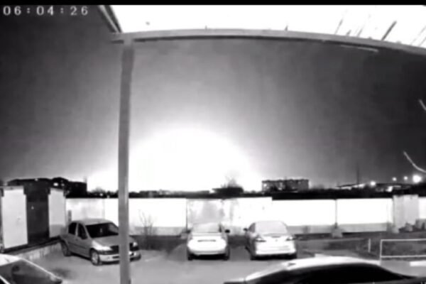 Російські ЗМІ повідомляють про атаку на аеродром Енгельс (ВІДЕО)