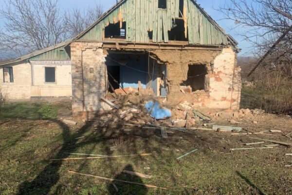 Внаслідок влучання у житловий будинок на Запоріжжя стіна обвалилася на двох дітей (ФОТО)