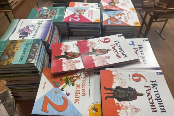 На Харківщині вилучили сотні російських підручників (ФОТО)