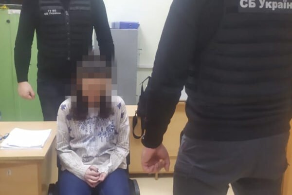 Зрозуміла, що кара її наздожене: Херсонська колаборантка сама прийшла до СБУ (ФОТО)