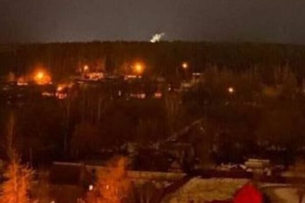 Розкидало техніку: У військовій частині в Клинцях Брянської області сталися вибухи (ВІДЕО)