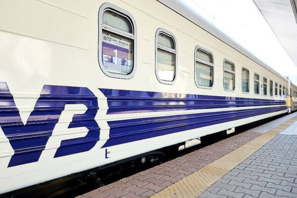 Укрзалізниця повідомляє про затримку 5 потягів через точкове знеструмлення мережі