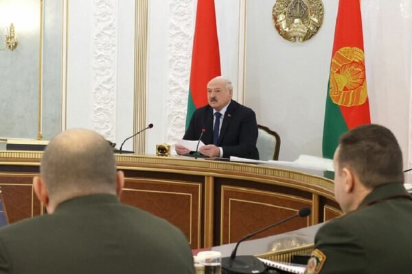 Білоруський диктатор побачив, як сусідів підштовхують до агресії проти Білорусі “у спину та інші точки”