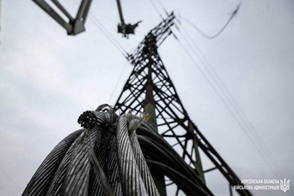 Херсон знову знеструмлений через постійні обстріли (ФОТО)