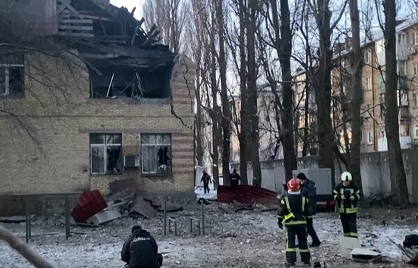Дві хвилі атак дронів-камікадзе на Київ: З’явилося відео наслідків (ВІДЕО)