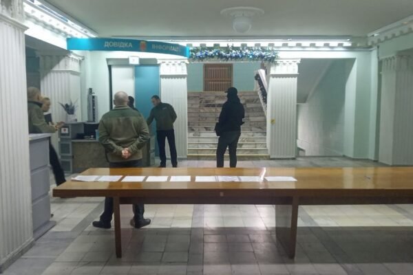 Оточили і повели в кабінет: До мера Полтави завітала СБУ, – ЗМІ