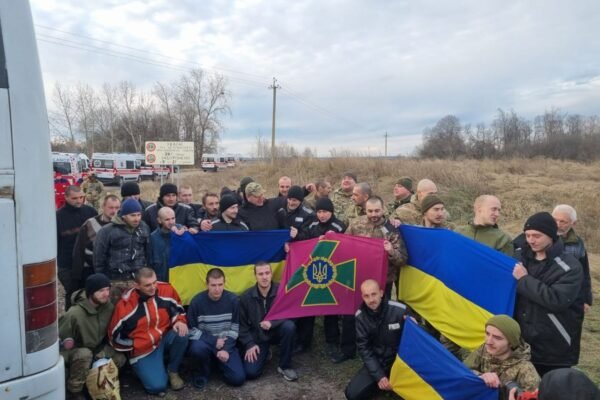 Україна повернула з російського полону 50 військових (ФОТО)