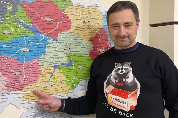 “Укрпошта” починає продаж марки про звільнення Херсону і обіцяє “нові хіти” (ФОТО)