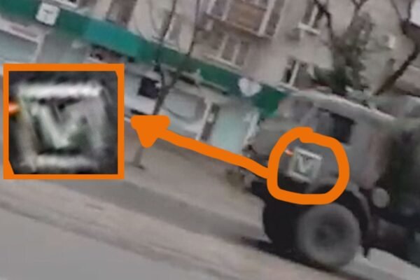 У Маріуполі на техніці росіян помітили нові позначки (ВІДЕО)