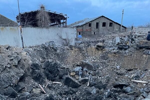 Окупанти вдарили ракетами С-300 по Кураховому: Поцілили у підприємство і будинки (ФОТО)