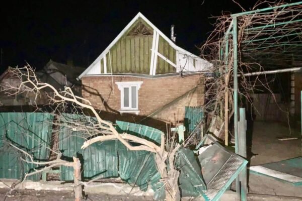 Окупанти щоночі гатять по Нікопольщині з “Ураганів”, “Градів” та важкої артилерії (ФОТО)