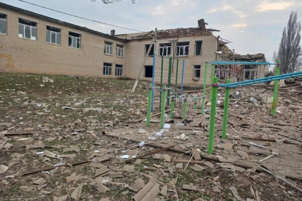 Окупанти вдарили по передмістю Запоріжжя (ФОТО)