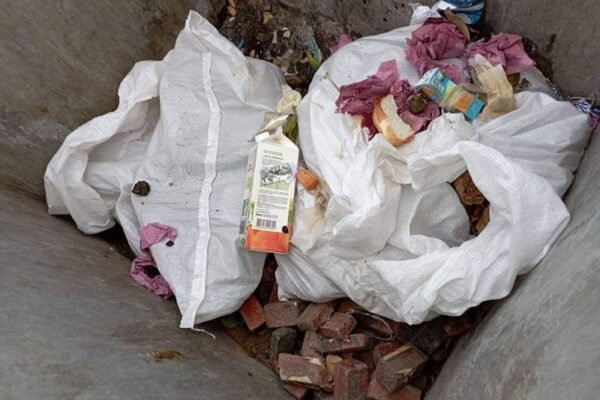 У Дніпрі у сміттєвому баку знайшли мішок з гранатами і мінами (ФОТО)