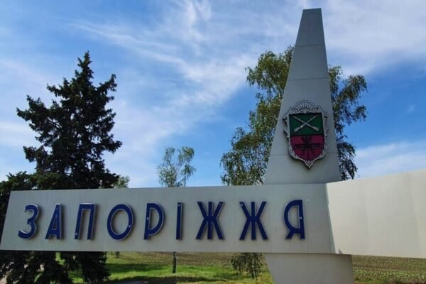 Росіяни поцілили ракетами по околицях Запоріжжя: пʼятеро поранених