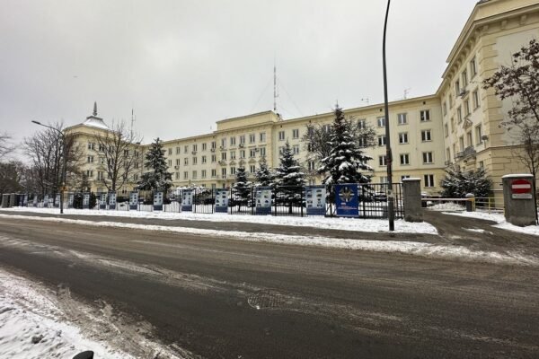 Бавилися з гранатометом: Польські ЗМІ повідомили подробиці вибуху у будівлі МВС у Варшаві