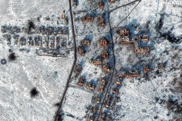 Тисячі вирв від снарядів: нові супутникові знімки Соледара та Бахмута (ФОТО)