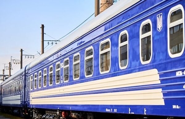 Укрзалізниця повідомила про затримання кількох рейсів через знеструмлення
