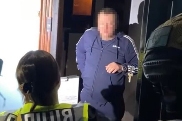 Як у Києві затримували чоловіка, який влаштував салюти у новорічну ніч (ФОТО, ВІДЕО)