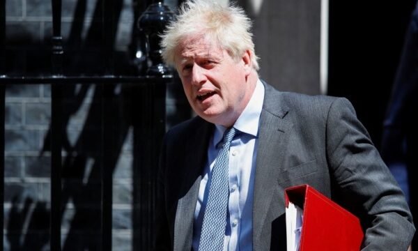 “Ракета зробить це за хвилину”: Джонсон розповів, як Путін погрожував йому напередодні вторгення в Україну