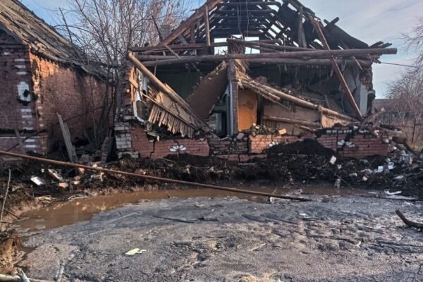 Росіяни за добу обстріляли 10 населених пунктів Донеччини (ФОТО)