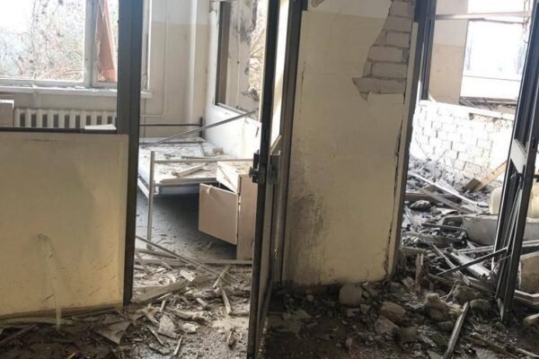 Окупанти обстріляли дитячу лікарню у Херсоні: Одна людина загинула (ФОТО)