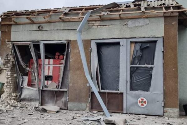 Росіяни вдарили по пожежній частині у Херсоні (ФОТО)