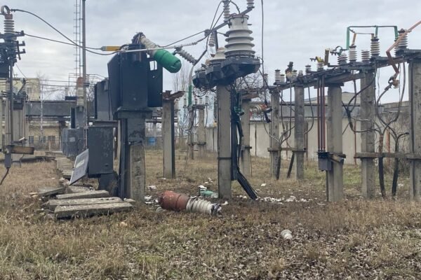 Окупанти атакували обʼєкти критичної інфраструктури у Херсоні (ФОТО)