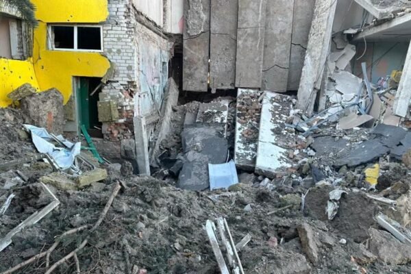 Окупанти вдарили ракетами С-300 по Лиману: Пошкодили школу (ФОТО)