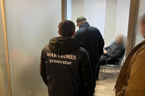 На Київщині керівник благодійного фонду за гроші переправляв військовозобов’язаних за кордон