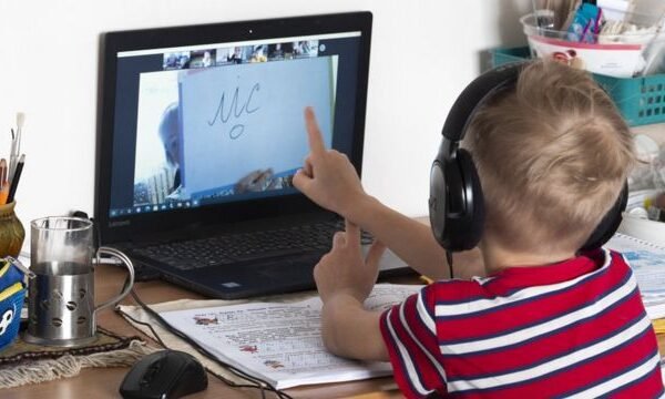 МОН закликає навчальні заклади перейти в дистанційний формат на 22-24 лютого