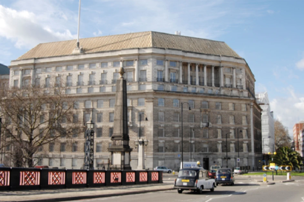 Не допустити передачу зброї Україні: Кремль вербує у Великій Британії “шпигунів-камікадзе”