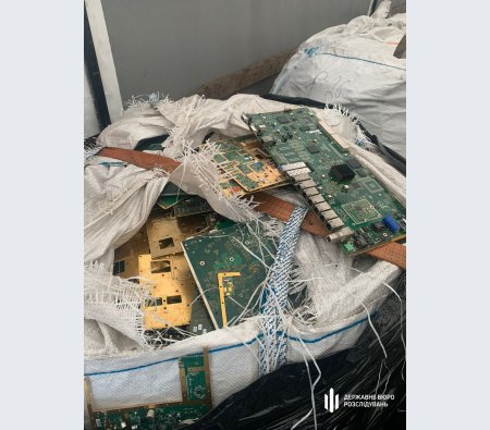 На Волині митники зі столичними ділками налагодили незаконний експорт золота та платини (ФОТО)