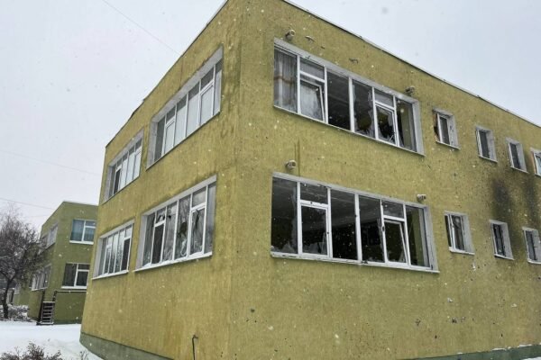 Минулої доби на Харківщині ворог обстріляв житлові будинки, навчальні заклади та стадіон