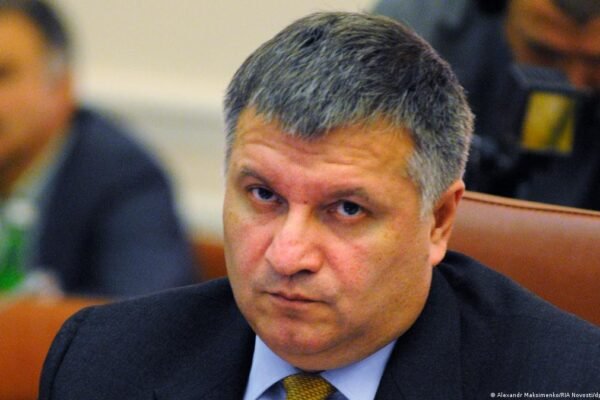 Аваков заявив, що під час обшуків в нього не знайшли “нічого цікавого слідству”