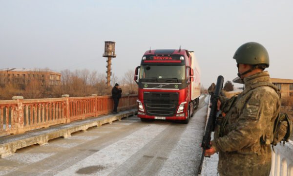 Вперше за 35 років: Кордон Вірменії з Туреччиною відкрили для гуманітарної допомоги