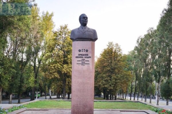 У місті на Дніпропетровщині відмовилися демонтувати пам’ятник Брежнєву до кінця війни