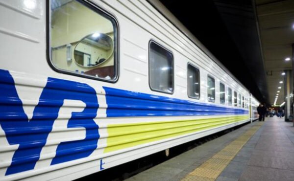В “Укрзалізниці” повідомили про затримку 8 потягів через знеструмлення