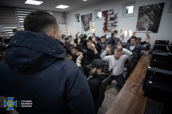 СБУ викрила злочинне угрупування, що привласнили 100 млн грн з рахунків маріупольців
