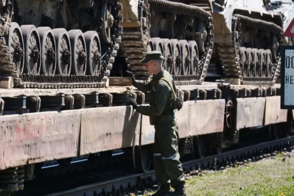 З Білорусі до Ростовської області вирушив ешелон з військовою технікою і мобілізованими