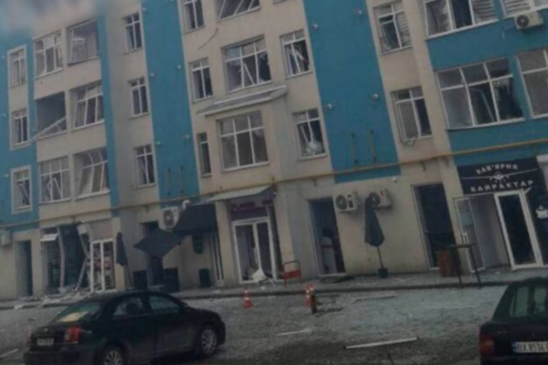 Ракетний удар по Хмельницькому: пошкоджені виші та багатоповерхівки, є поранені (ФОТО, ВІДЕО)