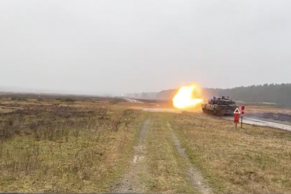 Як українські військові тренуються на танках Leopard 2 у Німеччині (ВІДЕО)