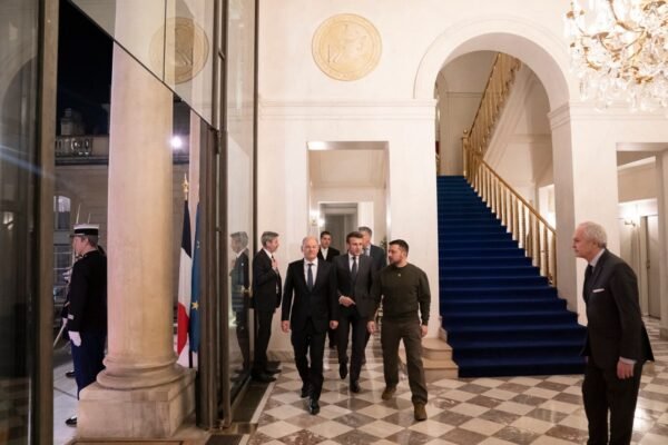 Зеленський переконав Макрона і Шольца надати літаки і далекобійну зброю, – ЗМІ