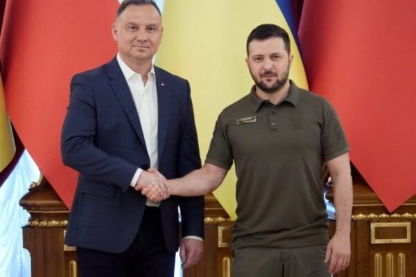 Президент Польщі готовий збудувати захмарний “залізну завісу” з Росією