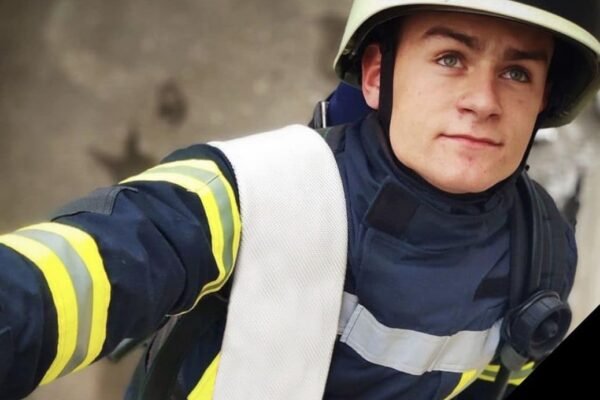 Внаслідок атаки на Хмельницький вночі 27 лютого загинув 22-річний рятувальник (ФОТО)