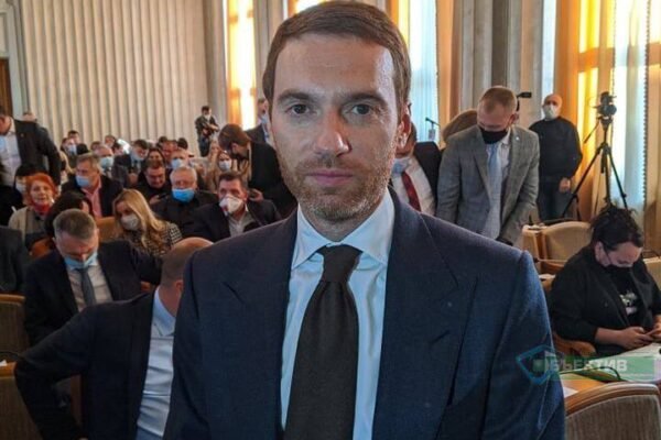 Нардеп Абрамович склав мандат, – Арахамія