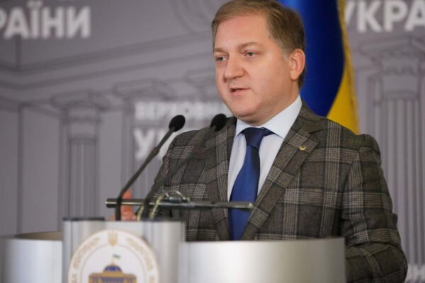 Підозрюваний у держзраді нардеп Волошин написав заяву про складання повноважень