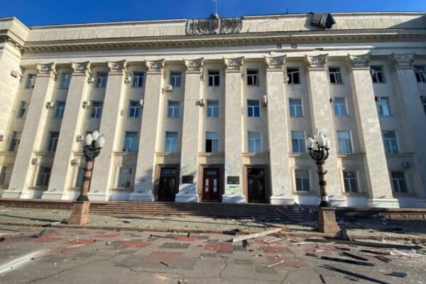 Пріоритетна ціль: Росіяни вдарили по будівлі Херсонської ОВА
